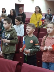 Глава района поздравил с Днем народного единства детей из Донецка и Горловки