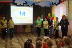             Родители и дети детского сада «Солнышко» объединили усилия в вопросе пропаганды безопасности дорожного движения на улицах Гаврилов-Яма.