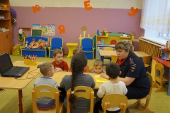            В Вышеславской школе и детском саду прошли занятия по обучению  школьников и дошколят правилам безопасного участия в дорожном движении.