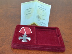 Сегодня Андрей Сергеичев совместно с военным комиссаром Татьяной Симоновой вручили Орден Мужества маме нашего погибшего Героя Павла Касаткина. 