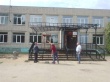 Андрей Забаев посетил Шопшинскую среднюю школу, где проверил ход работ по обустройству крыльца