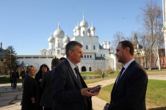 Губернатор Дмитрий Миронов поздравил работников местного самоуправления